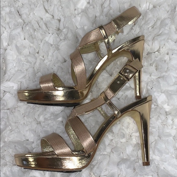 Adrianna Papell Gold Heel - Picture 3 of 7